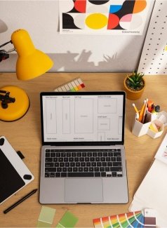 laptop on a workdesk on translations agency