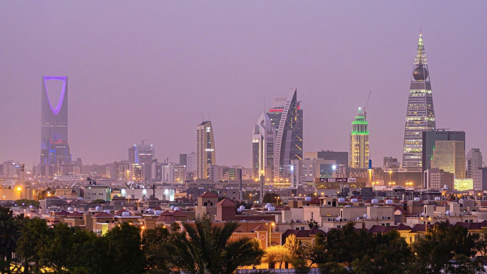 vista noctorna de la ciudad de Riad
